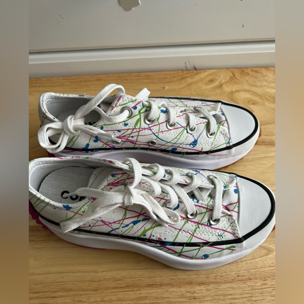 571873C Womens 5.5
Wmns Run Star Hike Low 'Splatter Paint - White' - Picture 3 of 6